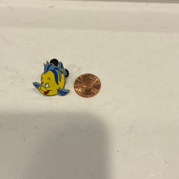 Disney’s Little Mermaid’s Flounder Fish Pin - Picture 2 of 4